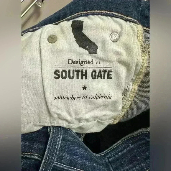 AG Farrah High-Rise Skinny Ankle Jeans - Picture 12 of 12